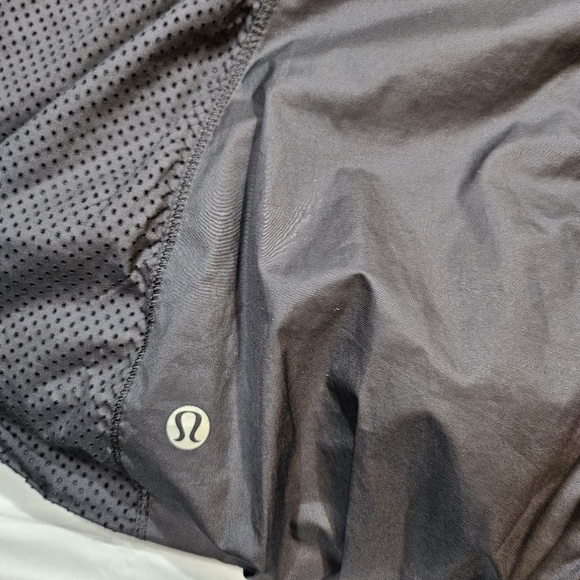 Lululemon Run: Essential Windbreaker Jacket *Glyde (Black) - Picture 11 of 11